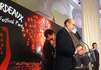 Bordeaux mayor Alain Juppé addresses gala.JPG